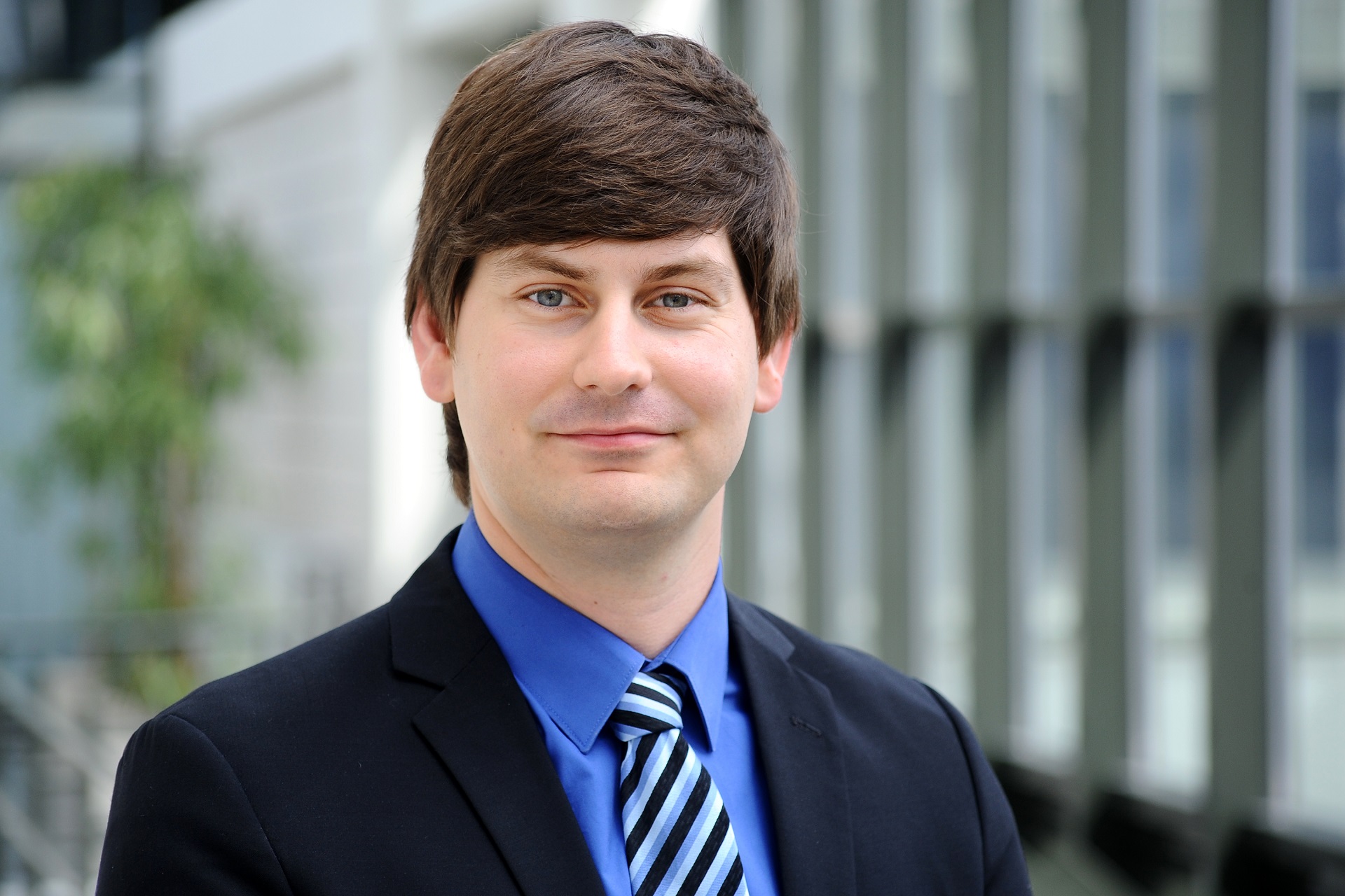 André Häusler, team leader for the Micro Joining of Metallic Materials at the Fraunhofer ILT: “We are currently investigating how melt pool flow and keyhole dynamics can be influenced by changing the wavelength and the beam source in such a way that no humping occurs even at high feed rates.”