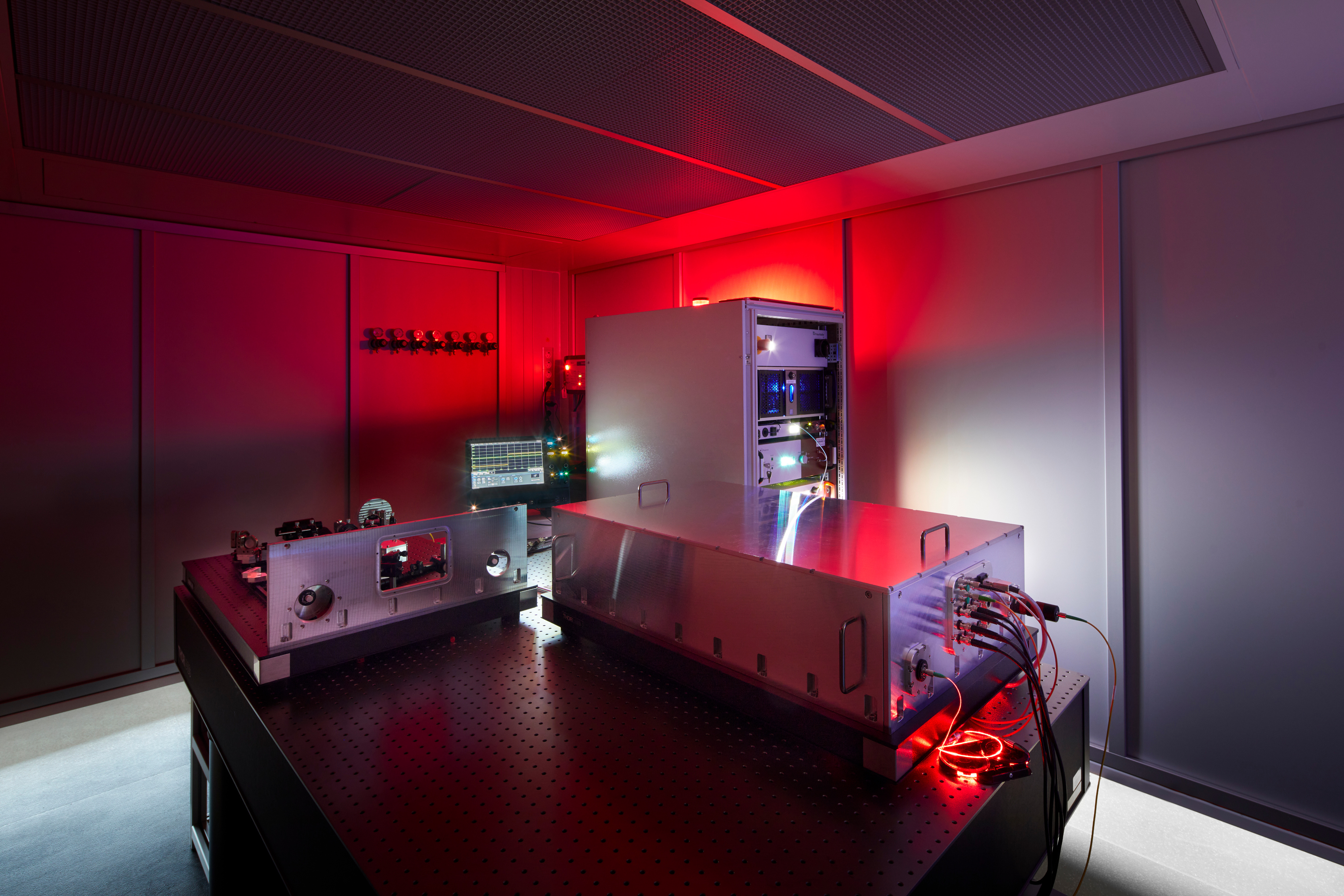 Laboratory prototype for a low-noise quantum frequency converter.